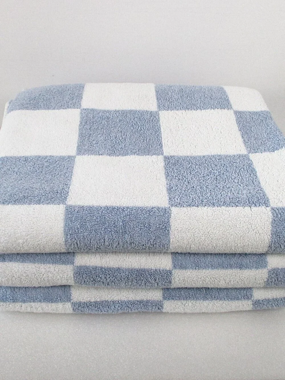 BUNDLE OF 3 DKNY BLUE &  WHITE CHECK BATH TOWELS